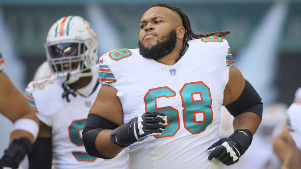 Carolina Panthers guard Robert Hunt