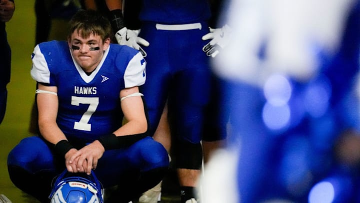 Remsen St. Mary's Landon Waldschmitt (7) prepares to take the field against Gladbrook-Reinbeck ahead of the Iowa high school 8-player championship Thursday, Nov. 21, 2024 at the UNI-Dome in Cedar Falls, Iowa.
