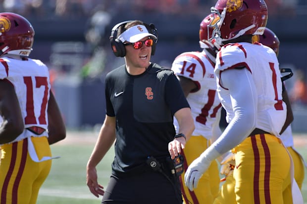 USC head coach Lincoln Riley talks with players during the first half against Illinois.