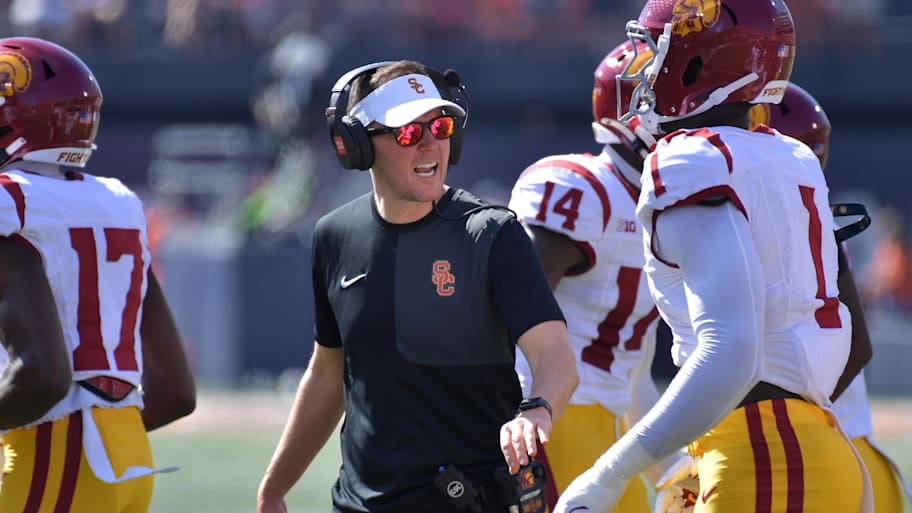 USC head coach Lincoln Riley talks with players during the first half against Illinois.