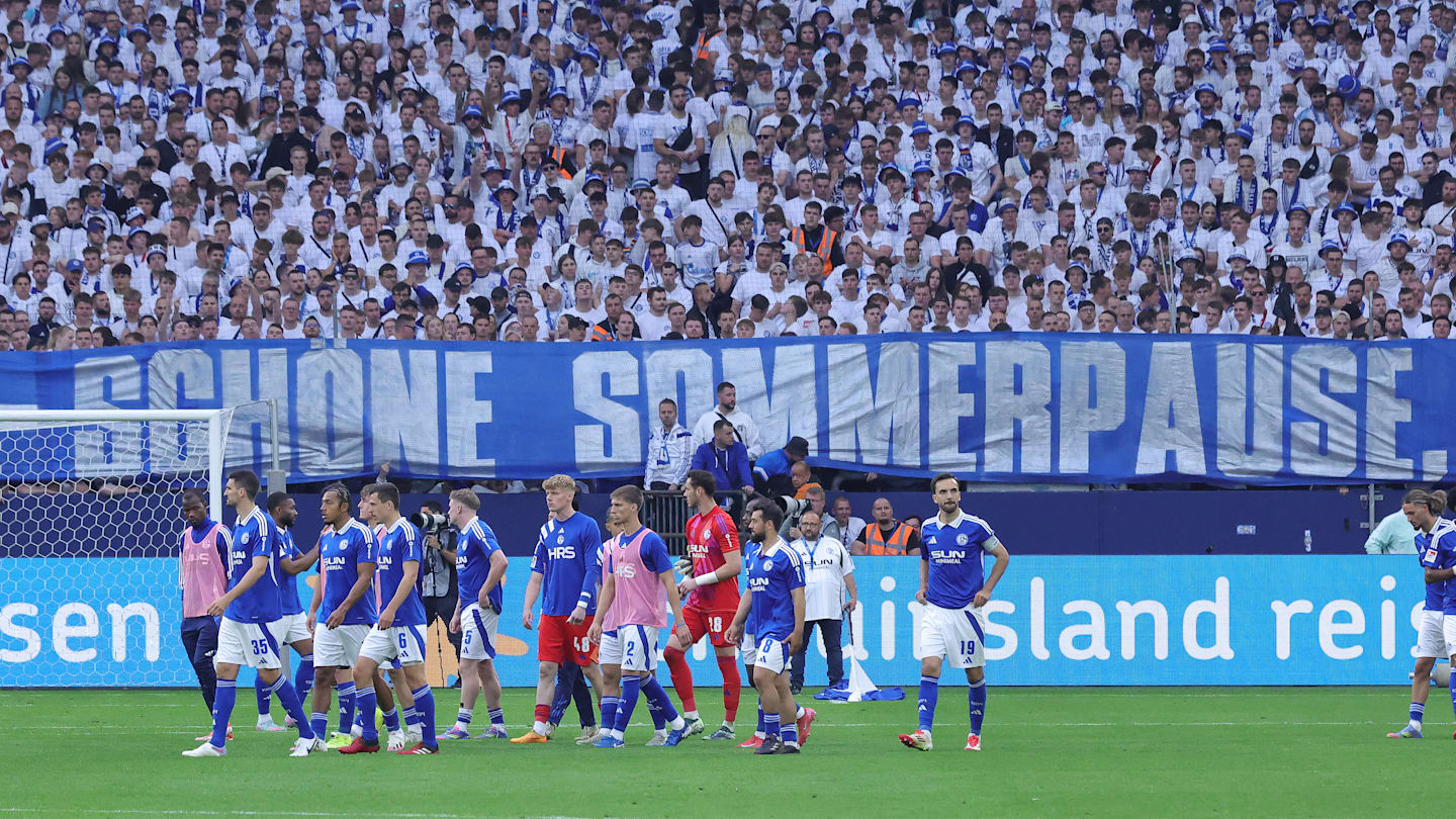 "Schöne Sommerpause, ihr Versager“: Schalke-Spieler reagieren auf Fan-Wut