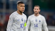 Kylian Mbappé et Adrien Rabiot sont restés à l'écart du groupe pour récupérer 