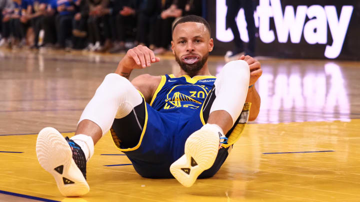 Curry sufrió una lesión de tobillo en su más reciente juego