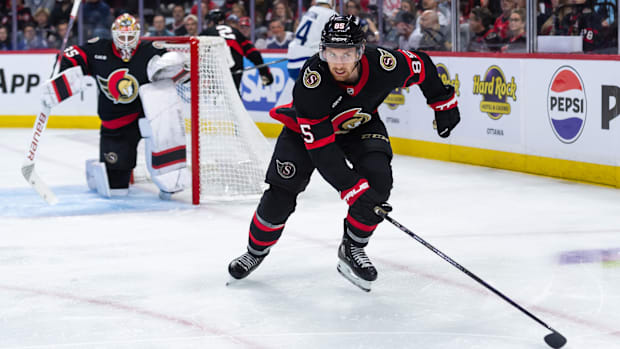 Hockey player chases puc