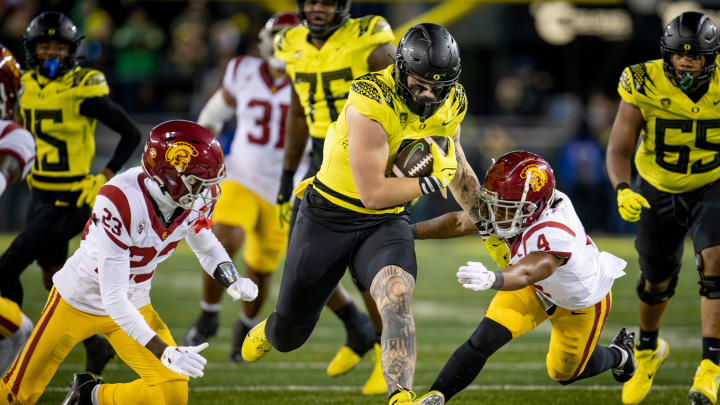 Oregon tight end Terrance Ferguson breaks through a gap in the USC defense as the No. 6 Oregon Ducks host the USC Trojans Saturday, Nov. 11, 2023, at Autzen Stadium in Eugene, Ore.