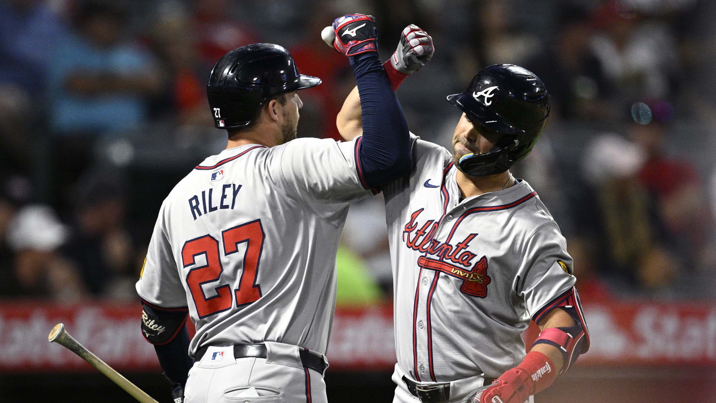 Braves star Austin Riley removed after scary HBP