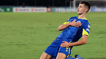 Samed Bazdar jubelt im Trikot der bosnischen Nationalmannschaft