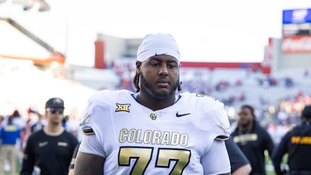 Oct 19, 2024; Tucson, Arizona, USA; Colorado Buffalos offensive tackle Jordan Seaton (77) against the Arizona Wildcats at Ari