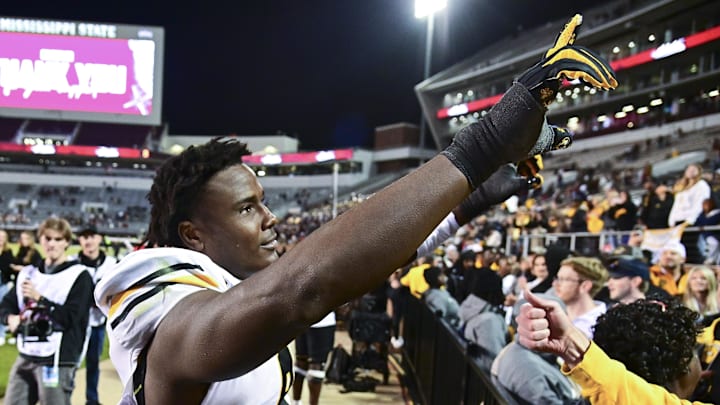 Missouri Tigers defensive end Zion Young