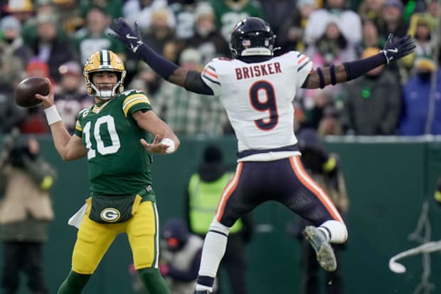Jordan Love tries to throw around a leaping Bears defender.