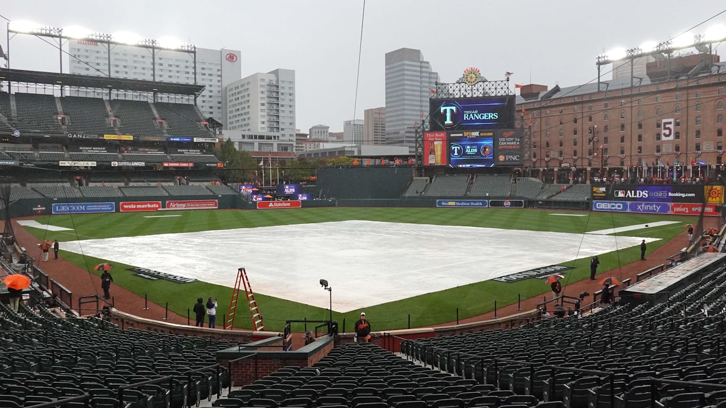 Imagen del estadio con un retraso debido a la lluvia