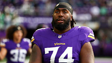 Minnesota Vikings left guard Donovan Jackson