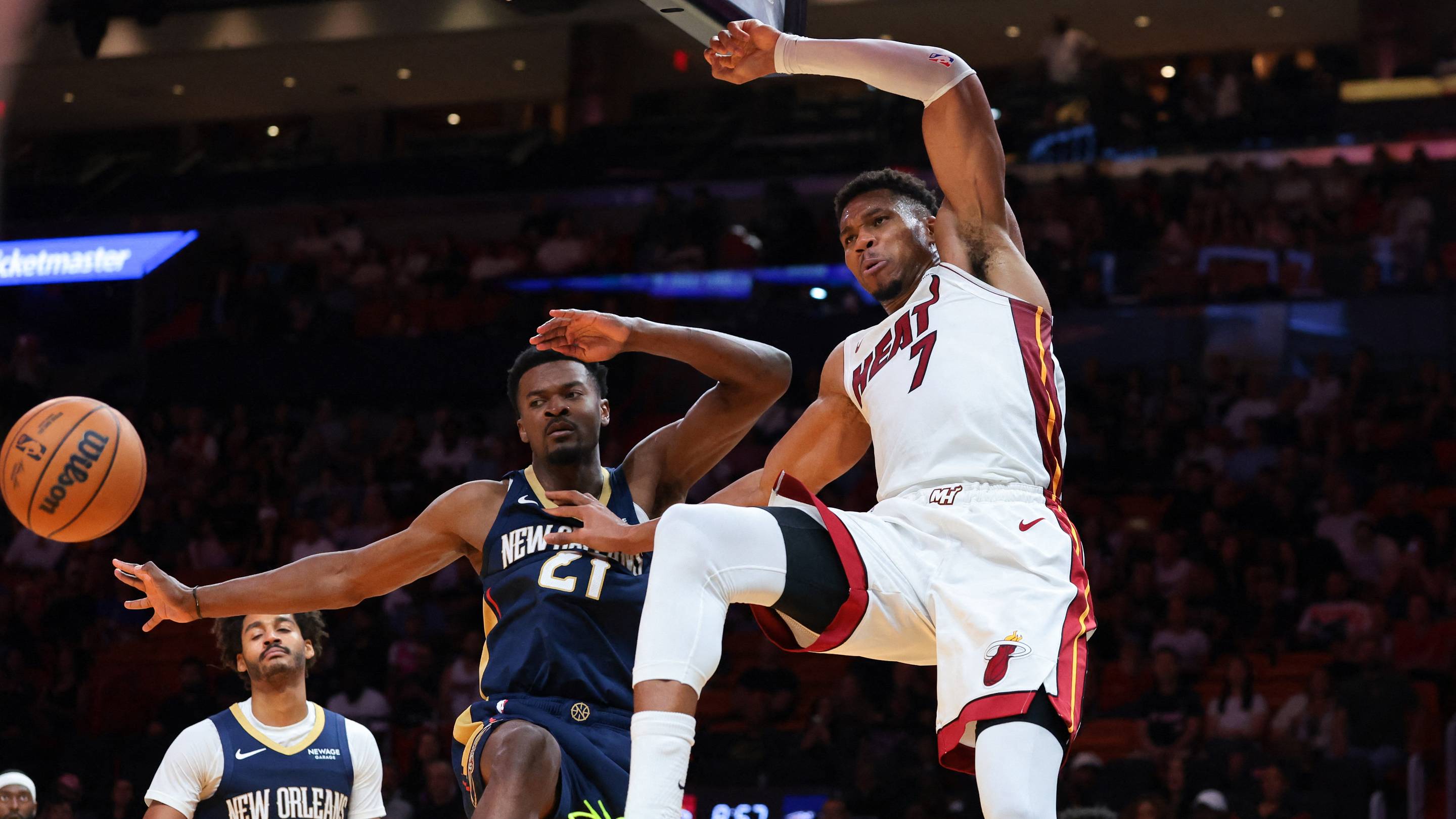 Giannis's Fast and Furious Heat Out-Pace the Pelicans