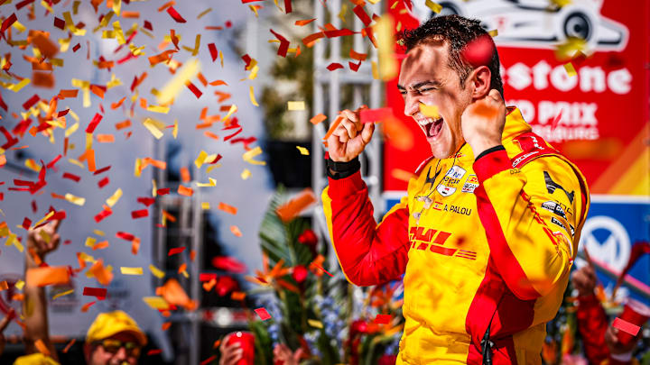 El piloto Álex Palou, de Chip Ganassi Racing, celebra tras ganar el Firestone Grand Prix of St. Petersburg de la IndyCar Series
