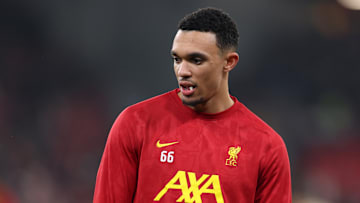 Alexander-Arnold não deixará o Liverpool até junho
