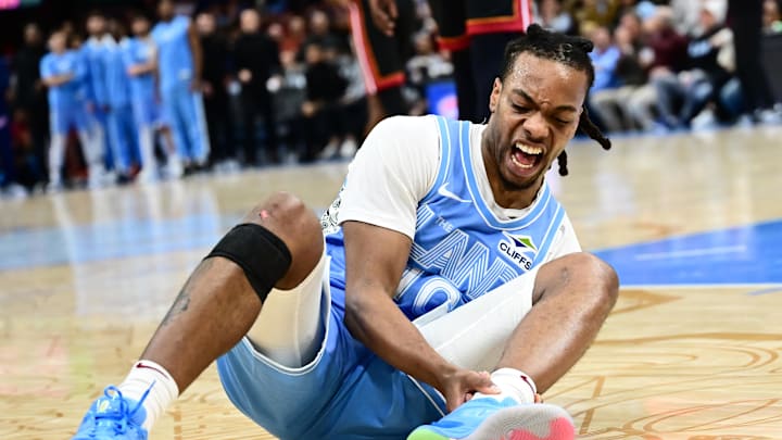 Mar 5, 2025; Cleveland, Ohio, USA; Cleveland Cavaliers guard Darius Garland (10) reacts after falling during a play in the second half against the Miami Heat at Rocket Arena. Mandatory Credit: Ken Blaze-Imagn Images Mar 5, 2025; Cleveland, Ohio, USA; Cleveland Cavaliers guard Darius Garland (10) reacts after falling during a play in the second half against the Miami Heat at Rocket Arena. Mandatory Credit: Ken Blaze-Imagn Images