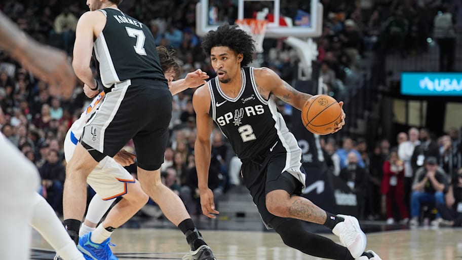 Spurs guard Dylan Harper dribbles against the Knicks.