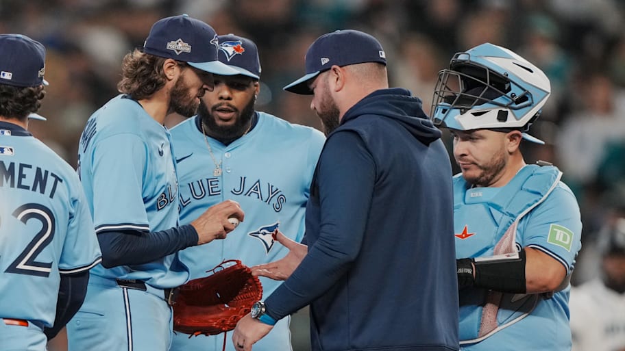 Blue Jays manager John Schneider (center) takes the ball from pitcher Kevin Gausman (34) in the sixth inning of ALCS Game 5.