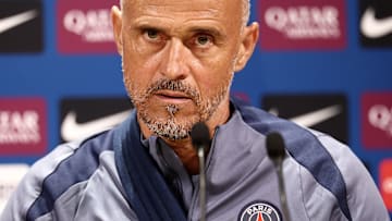 Luis Enrique sera bien sur le banc du PSG contre Lens malgré son opération.