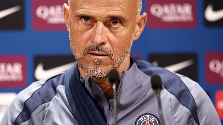 Luis Enrique sera bien sur le banc du PSG contre Lens malgré son opération.