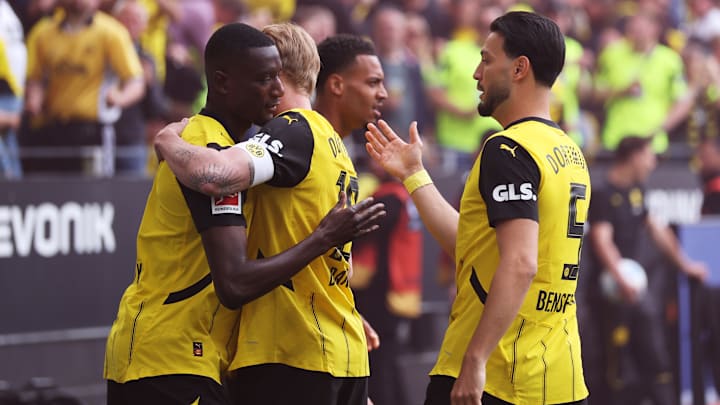 Ob die BVB-Spieler auch über das neue Trikot jubeln? Ob die BVB-Spieler auch über das neue Trikot jubeln?