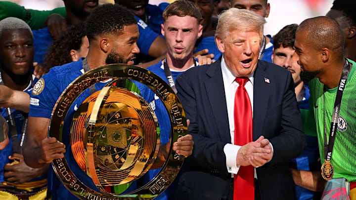 Chelsea a soulevé le trophée avec Donal Trump à New York Chelsea a soulevé le trophée avec Donal Trump à New York