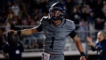 Del Valle’s Jake Fette (1) takes a touchdown during a game against Franklin on Friday, Sept. 5, 2025, at Del Valle High School in El Paso, Texas.