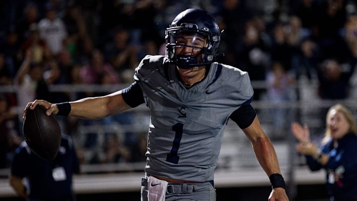 Del Valle’s Jake Fette (1) takes a touchdown during a game against Franklin on Friday, Sept. 5, 2025, at Del Valle High School in El Paso, Texas.
