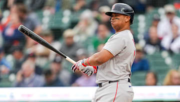 Los Dodgers pueden asumir el contrato que firmó Rafael Devers  con Boston 