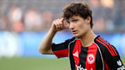 Paxten Aaronson verlässt Eintracht Frankfurt 
