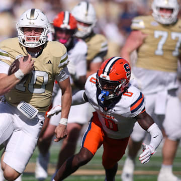 Oct 25, 2025; Atlanta, Georgia, USA; Georgia Tech Yellow Jackets quarterback Haynes King (10) runs the ball against the Syracuse Orange in the fourth quarter at Bobby Dodd Stadium at Hyundai Field. Mandatory Credit: Brett Davis-Imagn Images