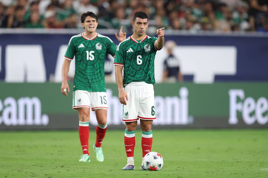 Mexico’s Erik Lira pointing.