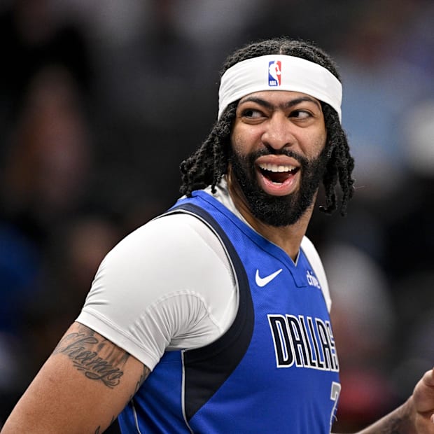 Dallas Mavericks forward Anthony Davis