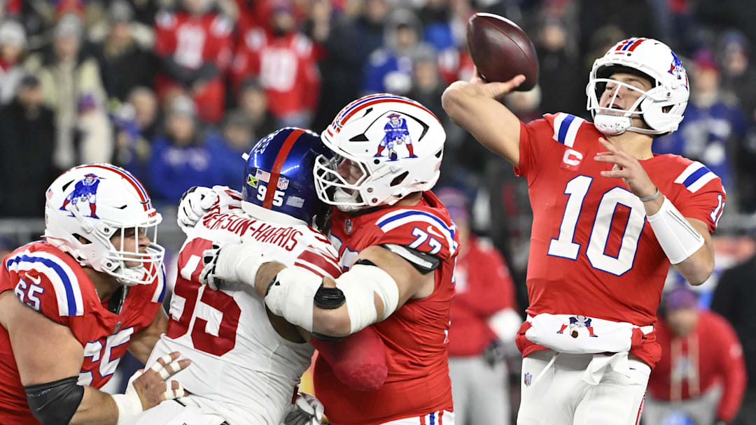 Dec 1, 2025; Foxborough, Massachusetts, USA; New England Patriots quarterback Drake Maye (10) throws a pass during the first quarter against the New York Giants at Gillette Stadium. Mandatory Credit: Eric Canha-Imagn Images Dec 1, 2025; Foxborough, Massachusetts, USA; New England Patriots quarterback Drake Maye (10) throws a pass during the first quarter against the New York Giants at Gillette Stadium. Mandatory Credit: Eric Canha-Imagn Images