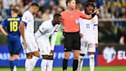Ousmane Dembele (m.) hat sich eine Muskelverletzung zugezogen