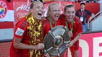 Magdalena Eriksson und Pernille Harder (links und Mitte) sollen beim FC Bayern verlängern Magdalena Eriksson und Pernille Harder (links und Mitte) sollen beim FC Bayern verlängern
