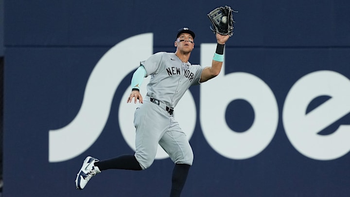 Jul 21, 2025; Toronto, Ontario, CAN; New York Yankees right fielder Aaron Judge (99) catches a fly ball for the out against the Toronto Blue Jays during the seventh inning at Rogers Centre. Jul 21, 2025; Toronto, Ontario, CAN; New York Yankees right fielder Aaron Judge (99) catches a fly ball for the out against the Toronto Blue Jays during the seventh inning at Rogers Centre.