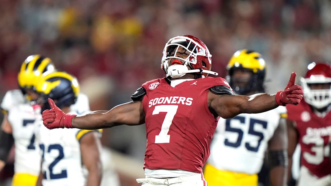 Oklahoma Linebacker Sammy Omosigho (7)