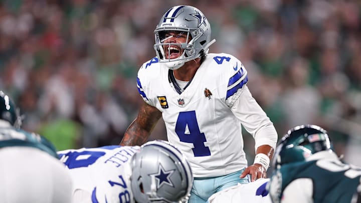 Dallas Cowboys QB Dak Prescott calls a play at the line of scrimmage during the first quarter against the Philadelphia Eagles.