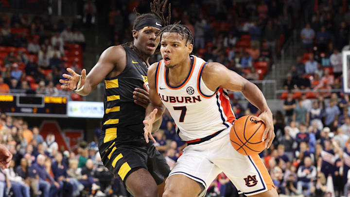 Nov 3, 2025; Auburn, Alabama, USA;  Auburn Tigers guard Keyshawn Hall (7) is pressured by Bethune-Cookman Wildcats forward Quentin Heady (5) in overtime at Neville Arena.  Hall lead all scoring with 28 points. Mandatory Credit: John Reed-Imagn Images