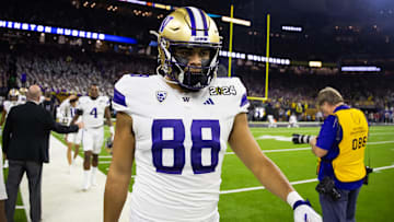 UW tight end Quentin Moore goes through pregame activities before facing Michigan in the national championship game.