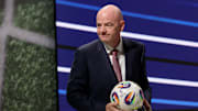 Sieht den Fußballplatz vor lauter Geldscheinen nicht mehr: Gianni Infantino