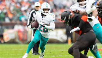Oct 19, 2025; Cleveland, Ohio, USA; Miami Dolphins running back De'Von Achane (28) runs with the ball against the Cleveland Browns during the second quarter at Huntington Bank Field. Mandatory Credit: Scott Galvin-Imagn Images