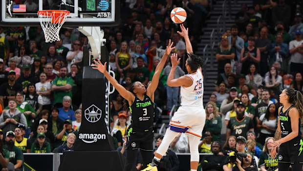 A photo of Alyssa Thomas hitting a push shot