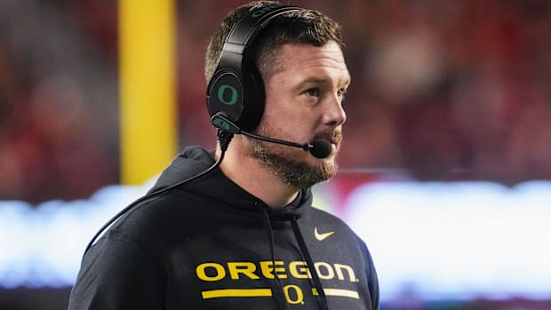 Oregon Ducks head coach Dan Lanning looks on during the first quarter against the Wisconsin Badgers 