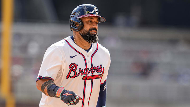 Sandy León Delivering for Braves on and off the Field
