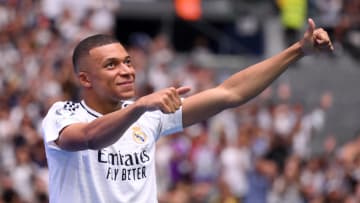 Mbappé marque un but spectaculaire à l'entraînement avant la Supercoupe d'Europe