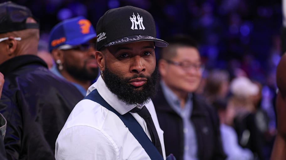 NFL wide receiver Odell Beckham Jr. sits courtside during the second half of the NBA game between the New York Knicks and the Phoenix Suns at Madison Square Garden.  | Vincent Carchietta-Imagn Images