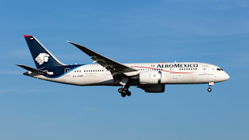 An Aeromexico Boeing 787-8 Dreamliner landing at Rome...