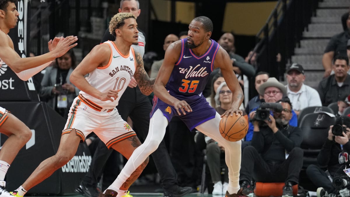 Phoenix Suns Shaquille O'Neal in action vs San Antonio Spurs. San